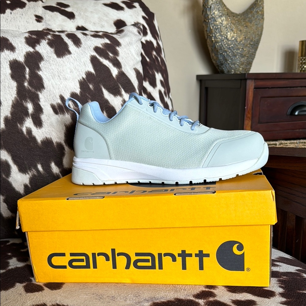 NIB Carhartt women’s work composite toe tennis shoe. Size 9